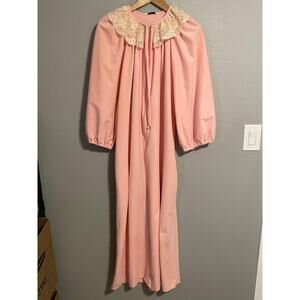 Vintage Models Coat Housecoat Nightgown Womens Large Pink Lace Cottagecore 70s